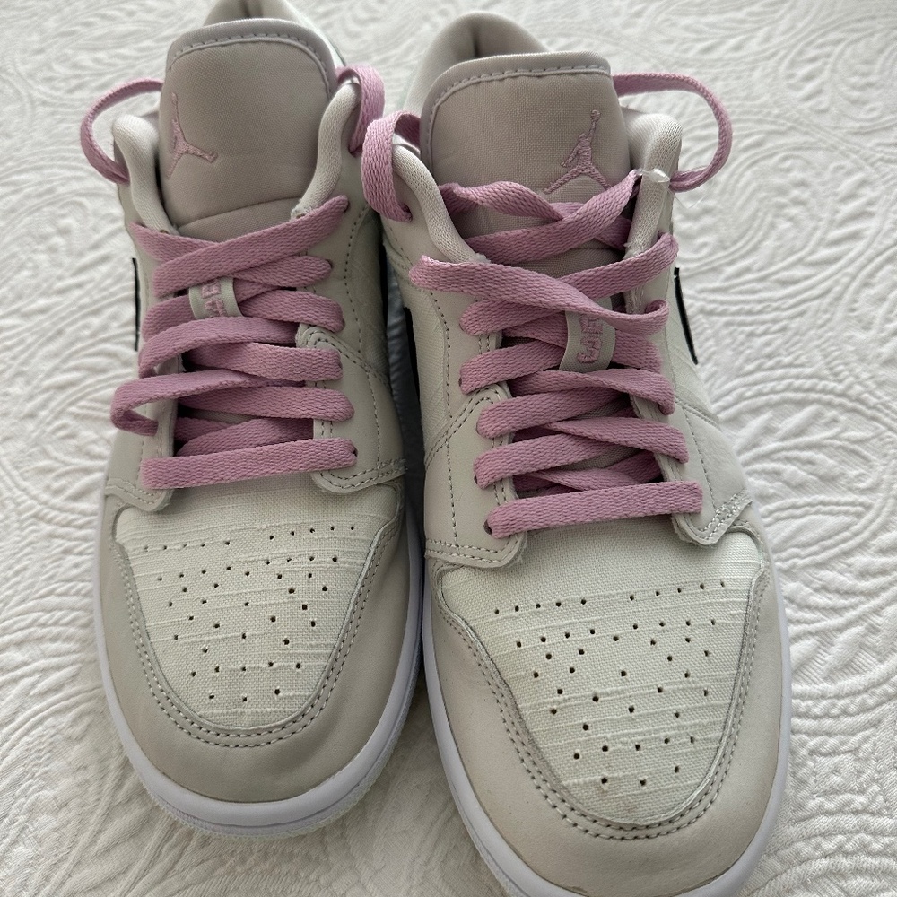 Nike W Jordan 1 Low EUC Size 9